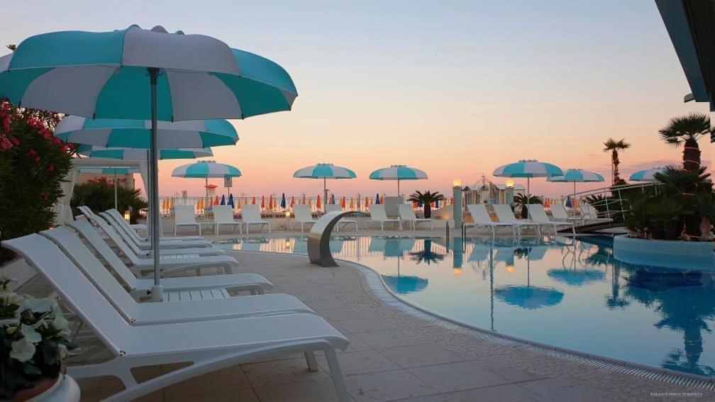 Hotel Punta Dell'Est Lignano Sabbiadoro Exteriör bild